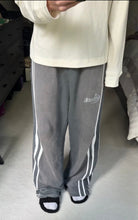 Load image into Gallery viewer, (NEW) Gray &quot;Marée&quot; Sweatpants
